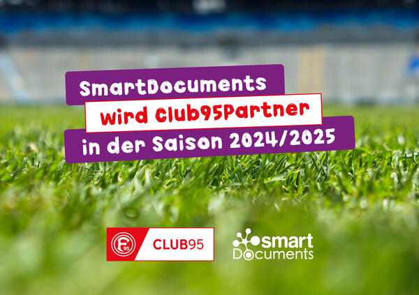 Hintergrund Wiese Fußballplatz, Text: SmartDocuments wird Fortuna Düsseldorf Club95Partner in der Saison 2024/2025